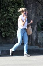 KRISTEN BELL Shopping for Groceries in Los Angeles 01/24/2018