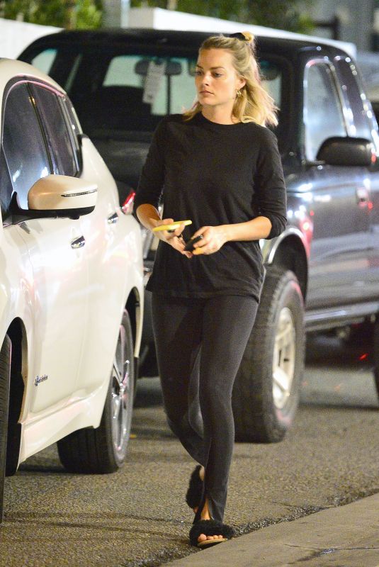 MARGOT ROBBIE at Jon & Vinny