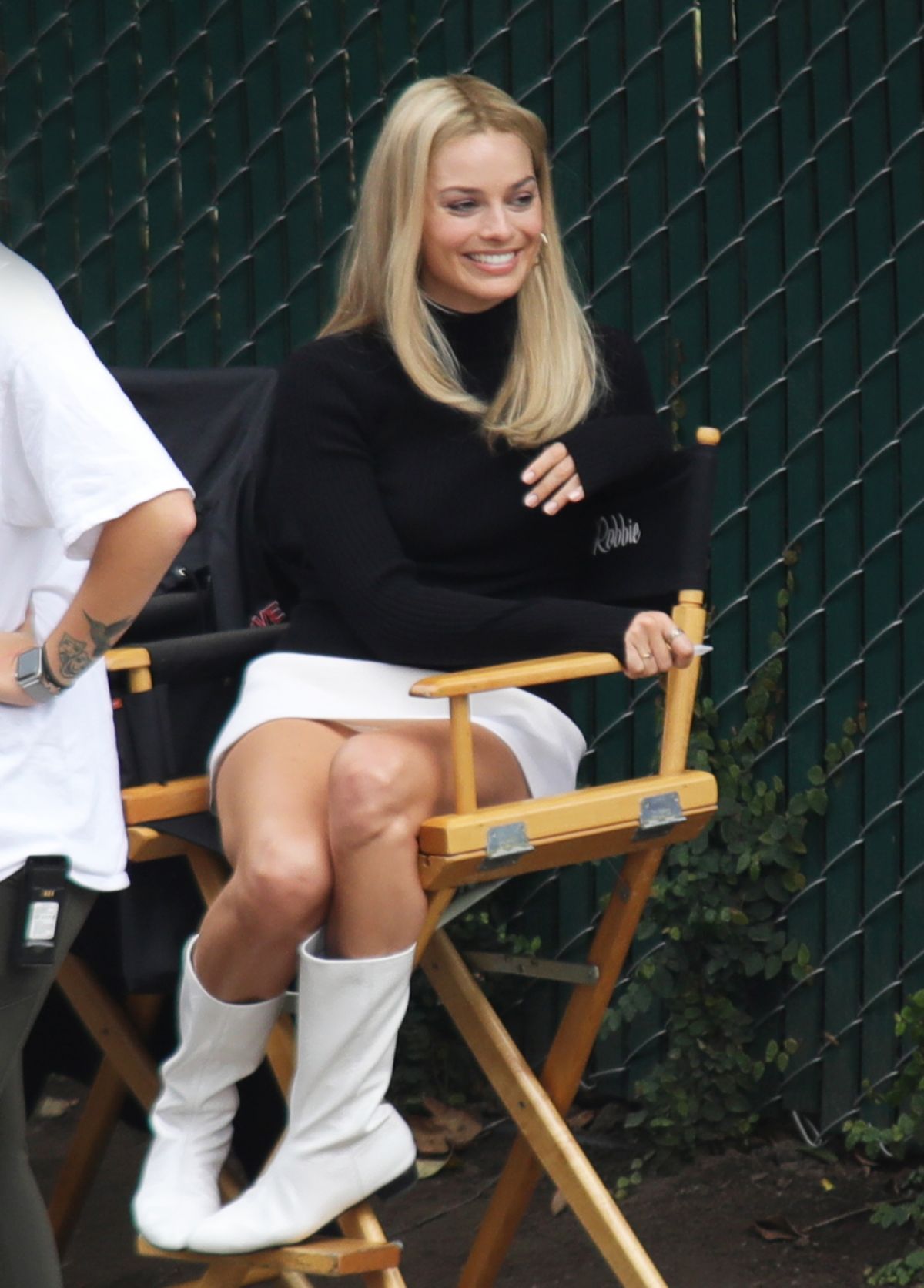 Margot Robbie On The Set Of Once Upon A Time In Hollywood 10142018 Hawtcelebs