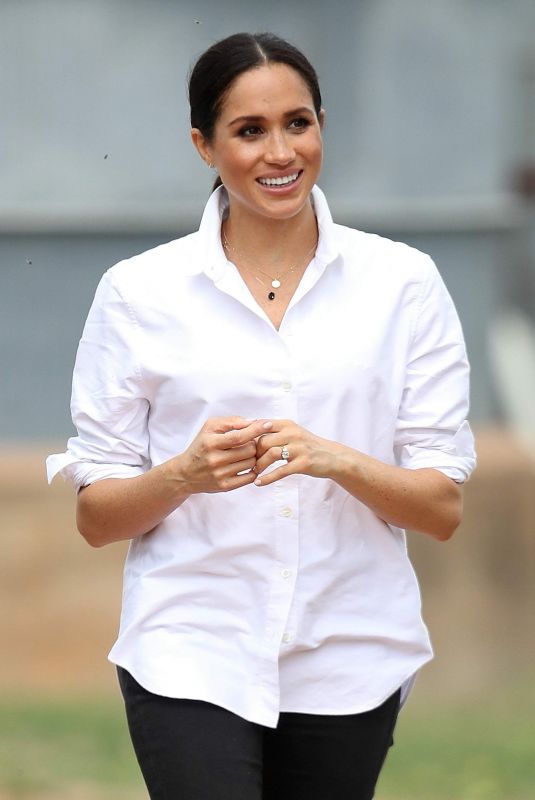 MEGHAN MARKLE and Prince Harry at a Farm in Dubbo 10/17/2018