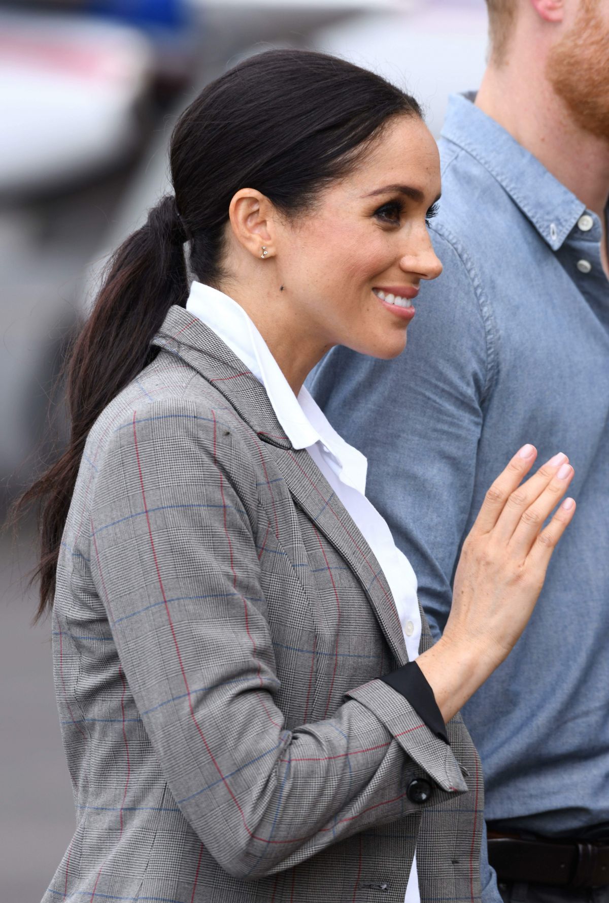 MEGHAN MARKLE and Prince Harry at Airport in Dubbo 10/17/2018 – HawtCelebs