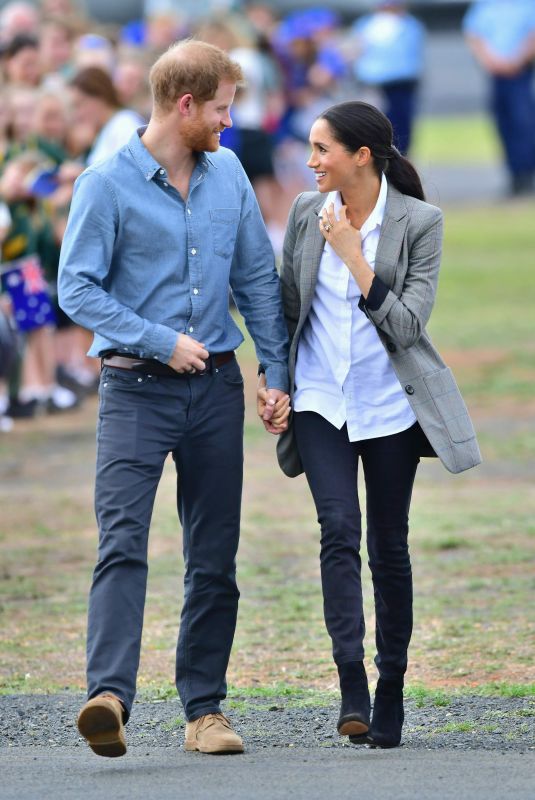 MEGHAN MARKLE and Prince Harry at Airport in Dubbo 10/17/2018