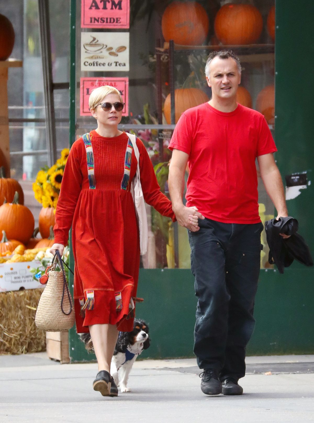 MICHELLE WILLIAMS and Phil Elverum Out in New York 10/10/2018 – HawtCelebs1200 x 1616