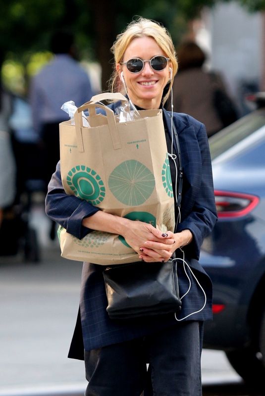 NAOMI WATTS Shopping Groceries in New York 10/01/2018