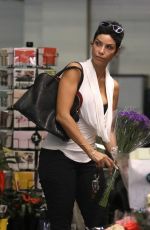 NICOLE MURPHY Shopping a Flower in Beverly Hills 10/19/2018
