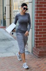 NICOLE MURPHY Sshopping at Rite Aid in Beverly Hills 10/23/2018