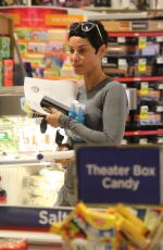 NICOLE MURPHY Sshopping at Rite Aid in Beverly Hills 10/23/2018