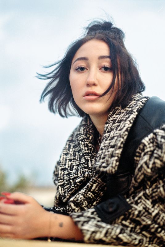 NOAH CYRUS in L