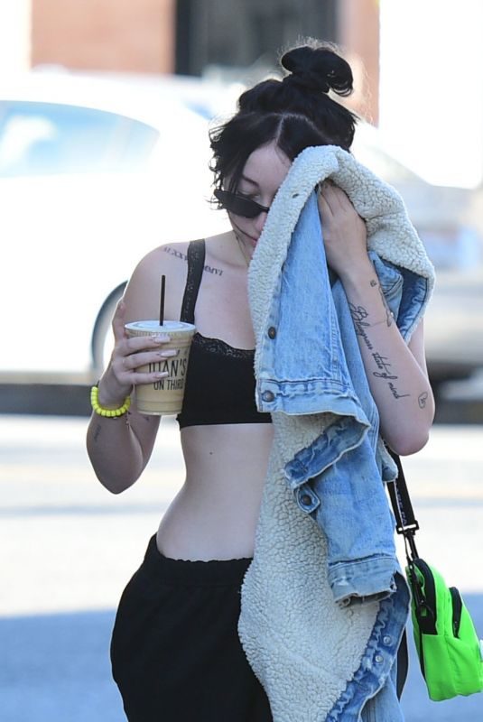 NOAH CYRUS Out for Lunch in Los Angeles 10/25/2018
