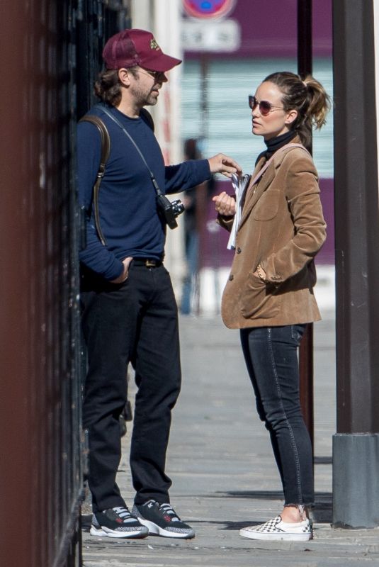 OLIVIA WILDE and Jason Sudeikis Out in Paris 09/29/2018