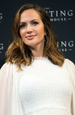 Pregnant KATE SIEGEL at The Haunting of Hill House