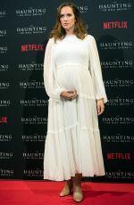 Pregnant KATE SIEGEL at The Haunting of Hill House