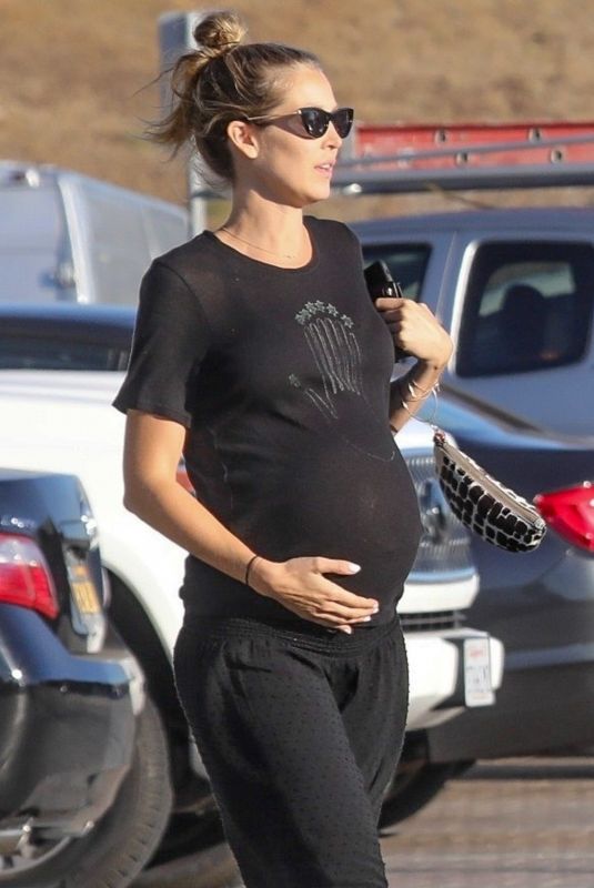 Pregnant KATHRYN BOYD Out in Malibu 10/18/2018