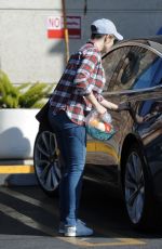 RACHEL MCADAMS Shopping at Gelsons in Los Angeles 10/21/2018