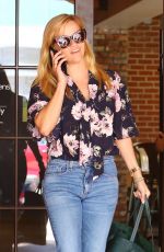 REESE WITHERSPOO Out for Lunch at Tender Greens in Westwood 10/01/2018