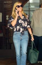REESE WITHERSPOO Out for Lunch at Tender Greens in Westwood 10/01/2018