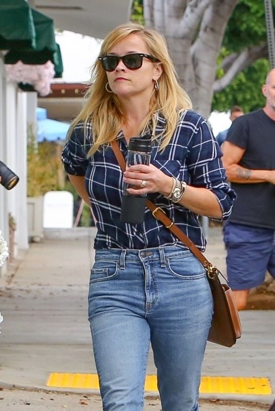 REESE WITHERSPOON Out in Los Angeles 10/03/2018