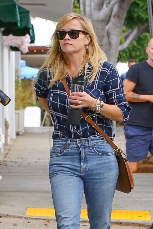 REESE WITHERSPOON Out in Los Angeles 10/03/2018