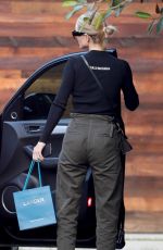 ROSIE HUNTINGTON-WHITELEY Arrives at Her Home in Beverly Hills 10/29/2018