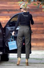 ROSIE HUNTINGTON-WHITELEY Arrives at Her Home in Beverly Hills 10/29/2018