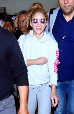 SHAKIRA at Mexico City International Airport 10/10/2018