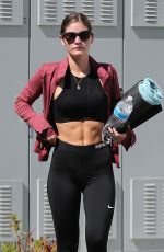 SHAUNA SEXTON Headig to Yoga Class in Los Angeles 10/05/2018