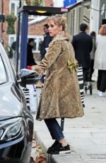 SUKI WATERHOUSE Out Shopping in Notting Hill 10/23/2018