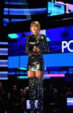 TAYLOR SWIFT Aaccepts Award for Tour of the Year at 2018 American Music Awards 10/09/2018
