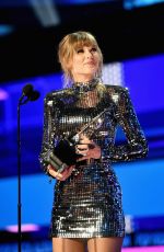 TAYLOR SWIFT Aaccepts Award for Tour of the Year at 2018 American Music Awards 10/09/2018
