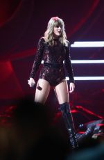 TAYLOR SWIFT Performs at 2018 American Music Awards in Los Angeles 10/09/2018