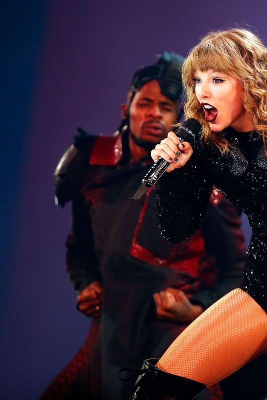 TAYLOR SWIFT Performs at Her Reputation Tour at Marvel Stadium in Melbourne 10/26/2018