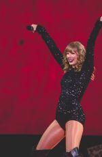 TAYLOR SWIFT Performs at Reputation Stadium Tour in Arlington 10/07/2018