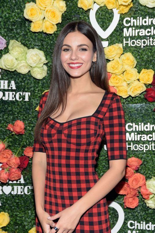 VICTORIA JUSTICE at Rock the Runway Presented by Children