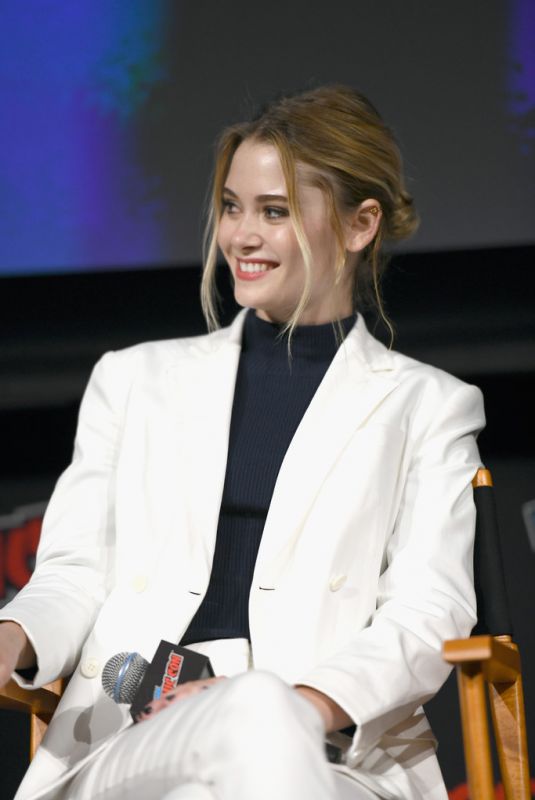 VIRGINIA GARDNER at Runaways Panel at New York Comic-con 10/05/2018