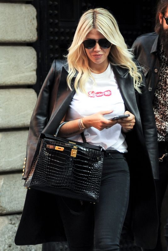 WANDA NARA Out Shopping in Milan 10/18/2018