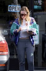 AMANDA BYNES Out for Pizza in Los Angeles 11/15/2018