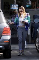 AMANDA BYNES Out for Pizza in Los Angeles 11/15/2018