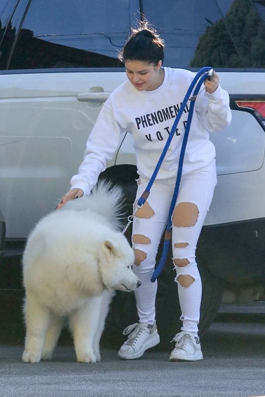 ARIEL WINTER at a Vet Office in Studio City 11/05/2018