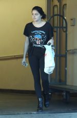 ARIEL WINTER Leaves CVS Pharmacy in Studio City 11/14/2018