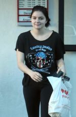 ARIEL WINTER Leaves CVS Pharmacy in Studio City 11/14/2018