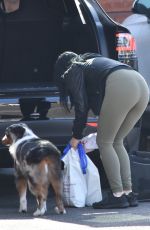 ARIEL WINTER Taking Her Dog to Vet in Sherman Oaks 11/25/2018