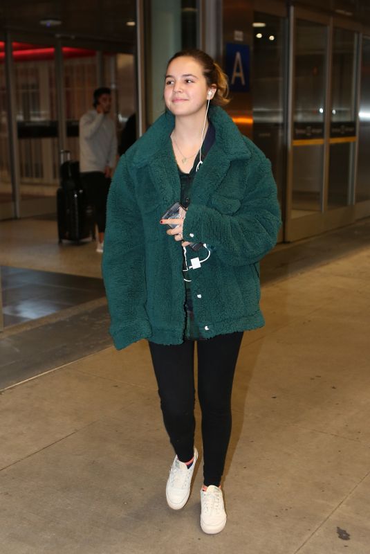 BAILEE MADISON at Pearson International Airport in Toronto 11/12/2018