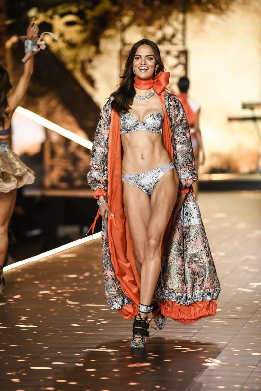 BARBARA FIALHO at Victoria