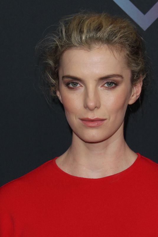 BETTY GILPIN at People’s Choice Awards 2018 in Santa Monica 11/11/2018