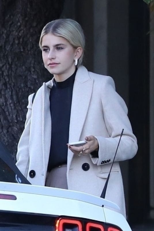 CAROLINE DAUR Out on Melrose Place in Los Angeles 11/25/2018