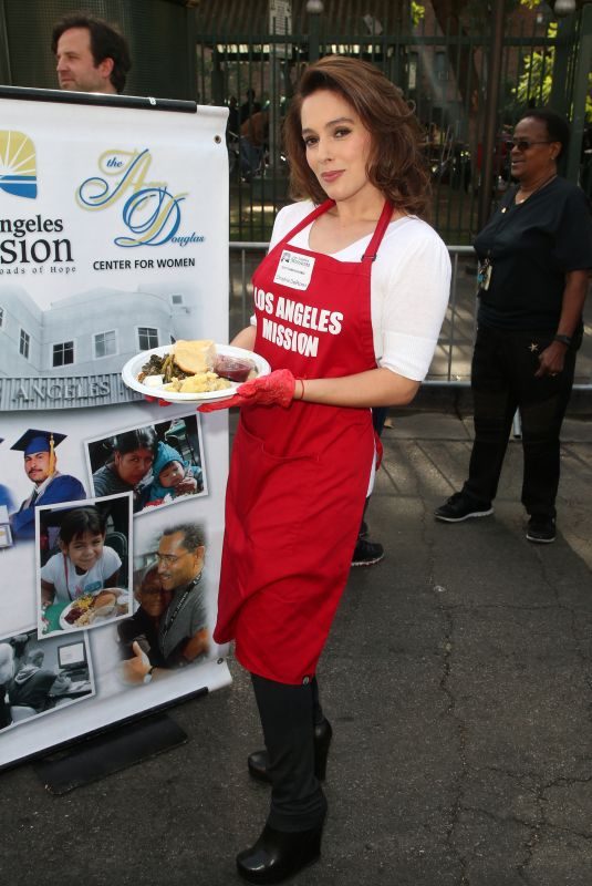 CHRISTINA DEROSA at Los Angeles Mission Thanksgiving Event 11/21/2018