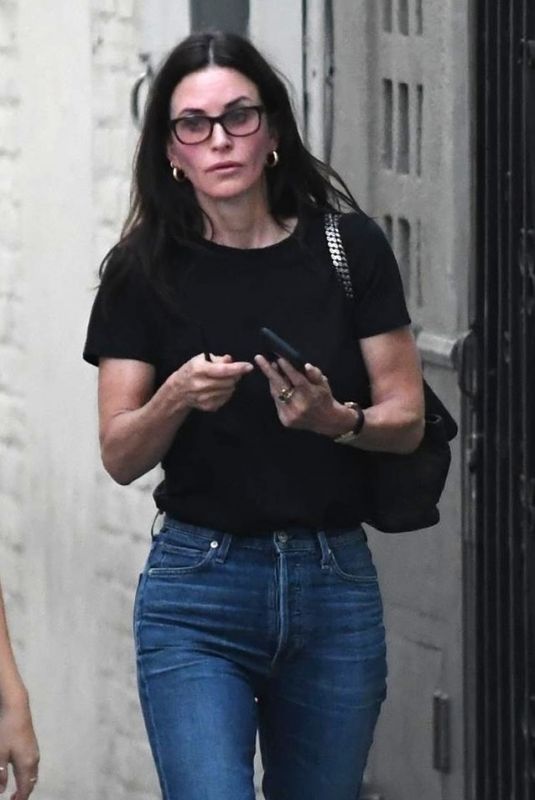 COURTENEY COX Leaves a Nail Salon in Beverly Hills 11/06/2018