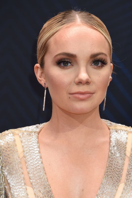 DANIELLE BRADBERY at 2018 CMA Awards in Nashville 11/14/2018