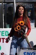 DANIELLE VASINOVA Shopping at Farmer