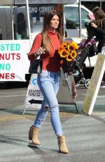 DANIELLE VASINOVA Shopping at Farmer